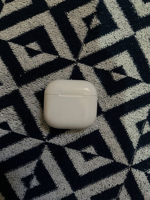 Продам кейс оригинал airpods 4 anc