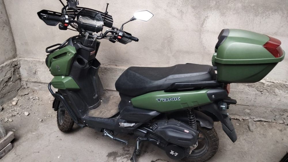 Скутер TAHK новый