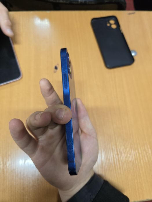 Iphone 12 в хорошем состаяние