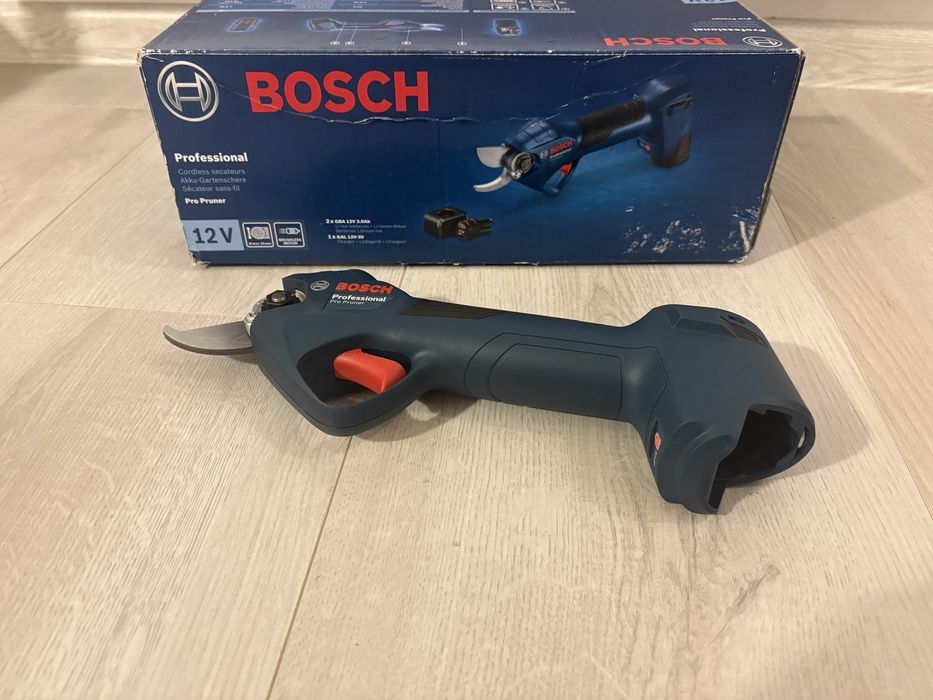 Foarfeca de gradina Bosch cu acumulator
