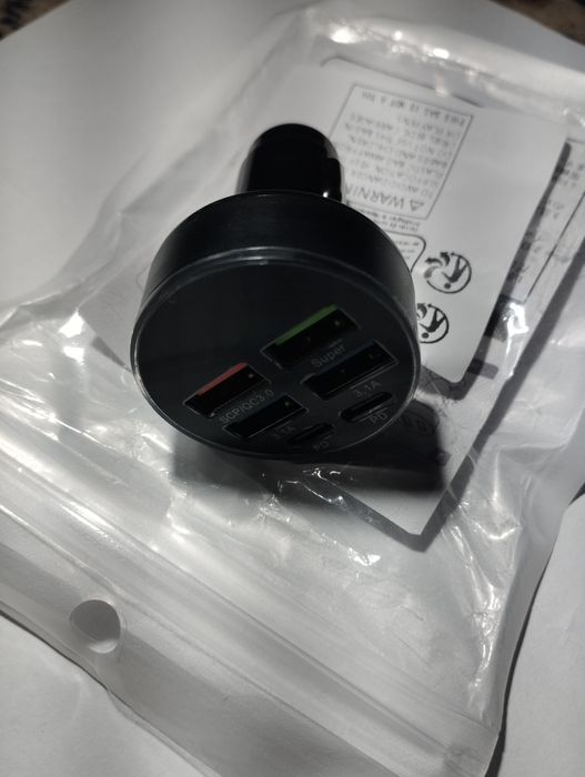 Încărcator telefon cu voltmetru încărcare baterie