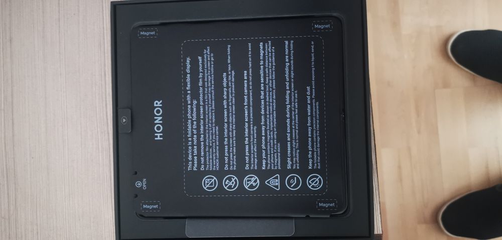 Чисто нов HONOR Megik V 5