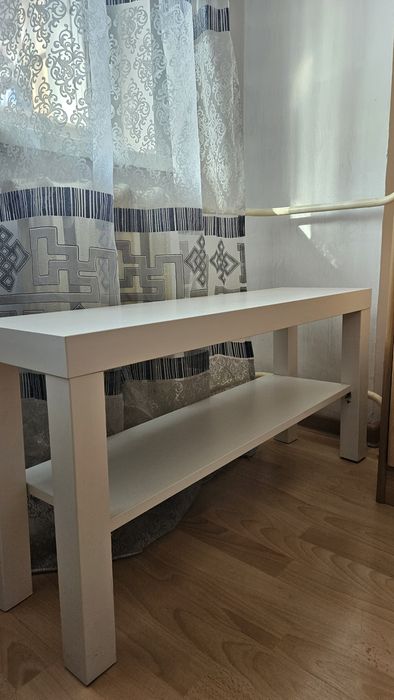 Девушке  в надёжном доме