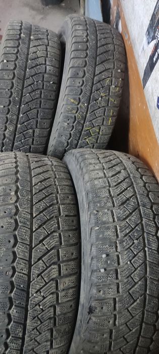 Зимние шины 215/60/16