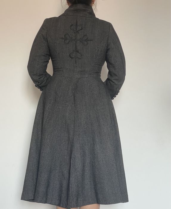 Плащ одежда эксклюзивный модель  60000 тенге