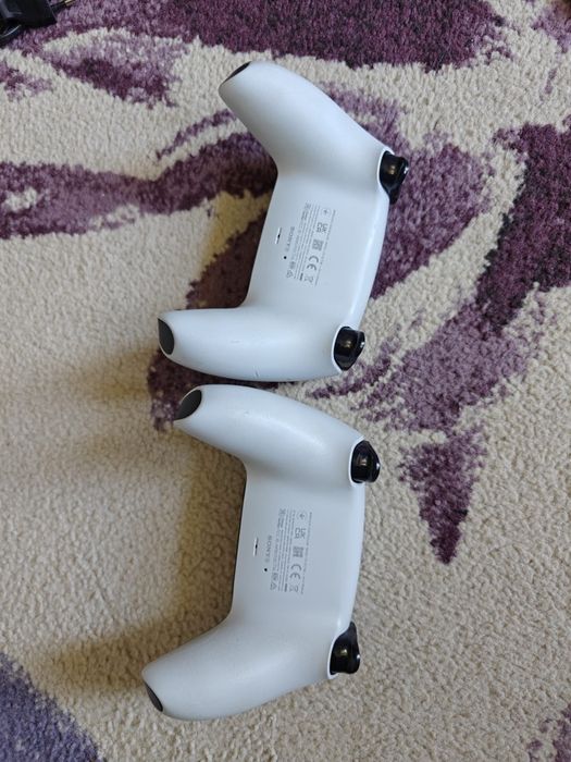 Vând PS5 impecabil