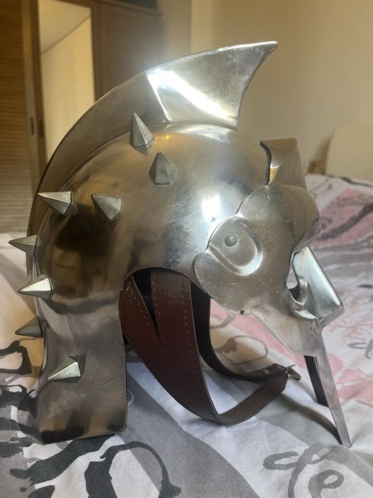 Casca de fier de gladiator