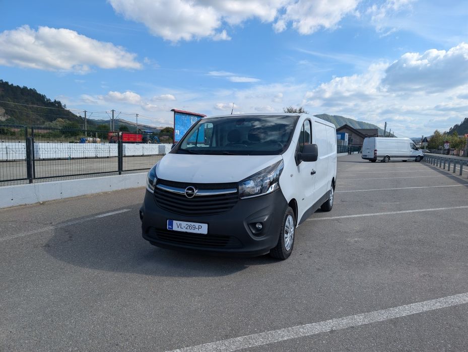 Vând Opel vivaro 2016 varianta extralunga