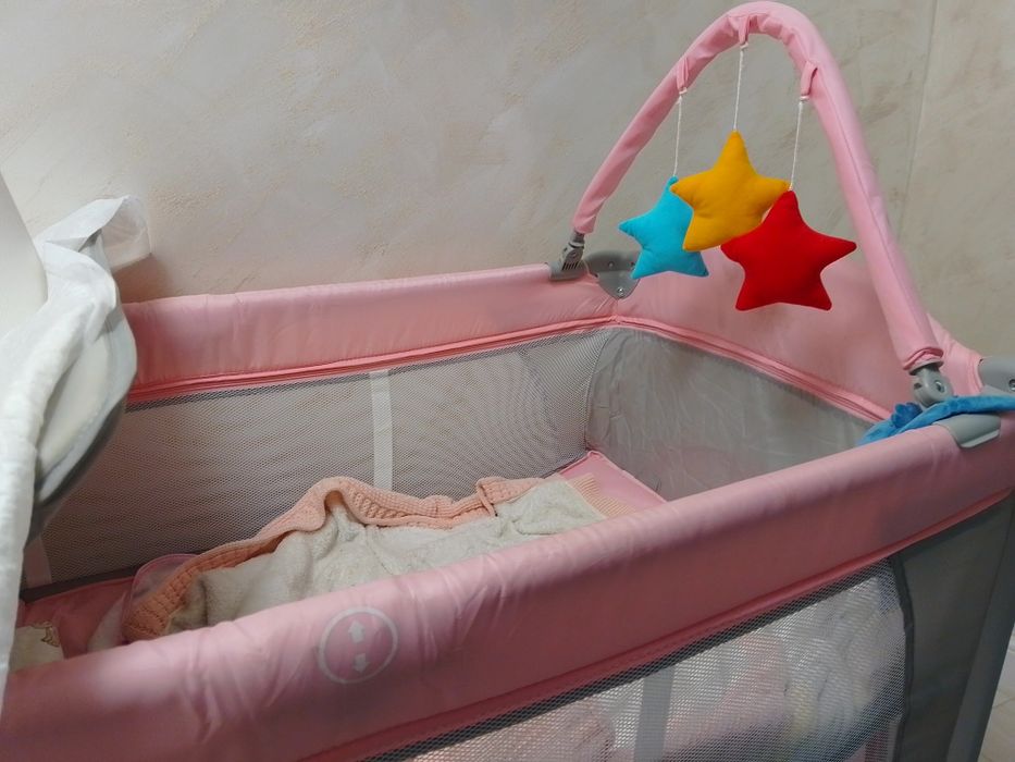 Pătuț,bebe ,nou nouț ,nu ii place la fetiță pătuțul vrea sa stea cu noi in pat