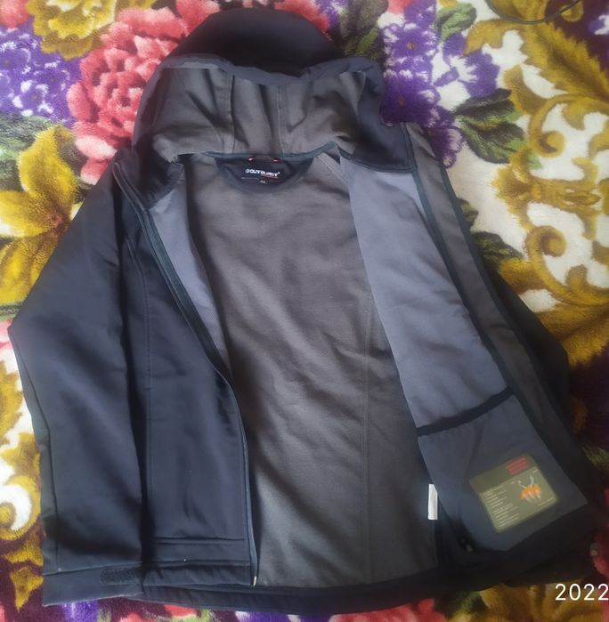 Женская демисезонная куртка  спорт