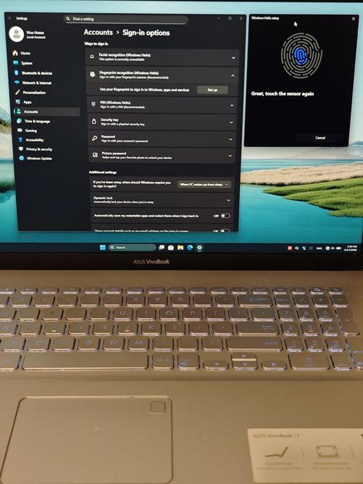 Laptop ASUS VivoBook 17 (17.3 inch) + Windows 11 Home