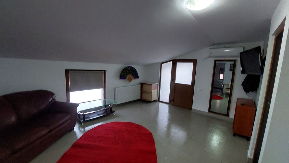 Apartament  cu un dormitor la curte  în Roman