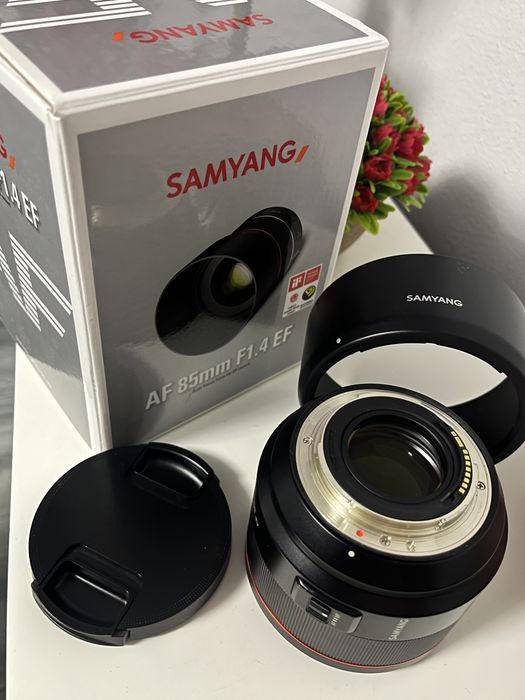 Samyang 85mm,1,4 AF monturaCanon EF ca si nou