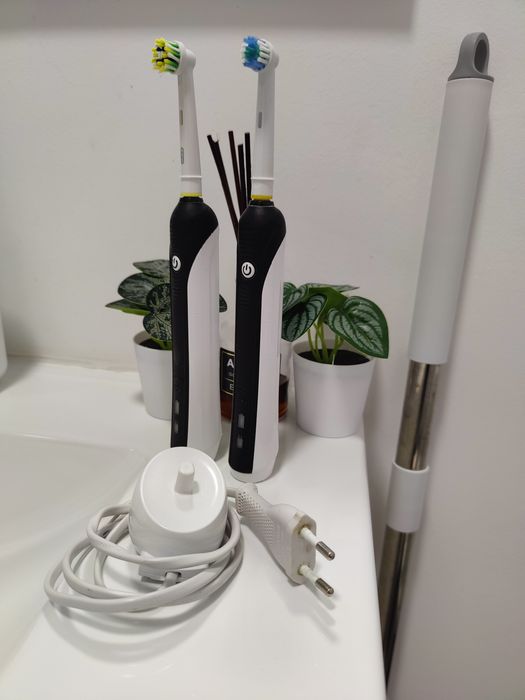 Set Periuțe de dinți electrice Oral B