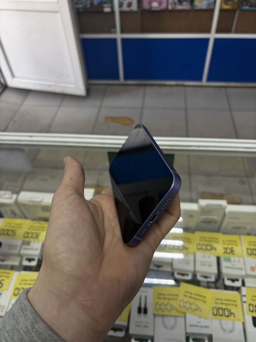 iPhone 12 с гарантией пол года