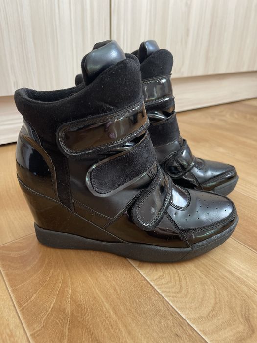 Женская обувь