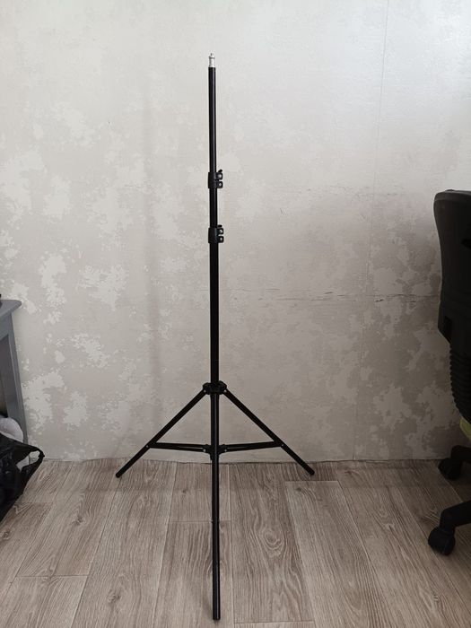 Продаааам штатив