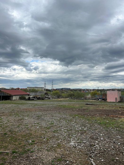 Închiriez teren intravilan, cu acces din E60