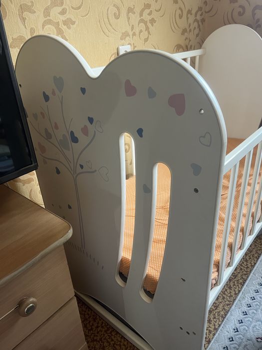 Продам детскую кровать-маятник