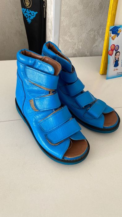 Продам детскую обувь