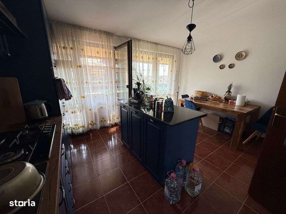 Apartament Spațios 3 Camere, 107 mp, Etaj 3/3 + 2 Parcări