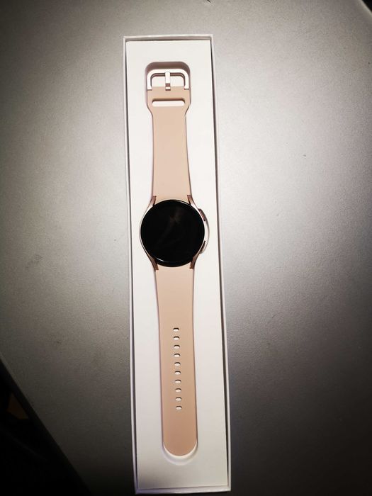 Продавам  Samsung Cal Watch4 40mm LTE Gold-350лв, гаранционен