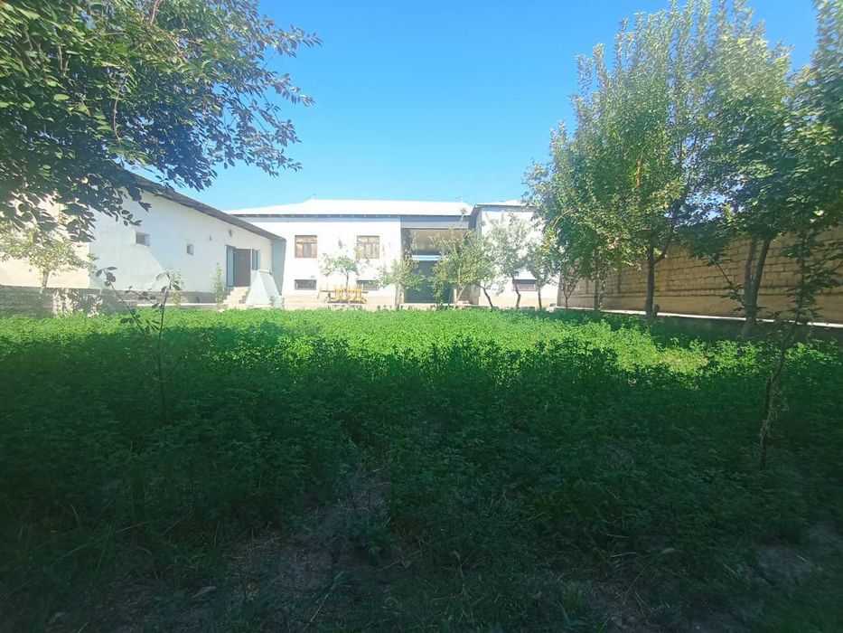 Nurafshon shahrida 7 xonali hovli joy sotiladi