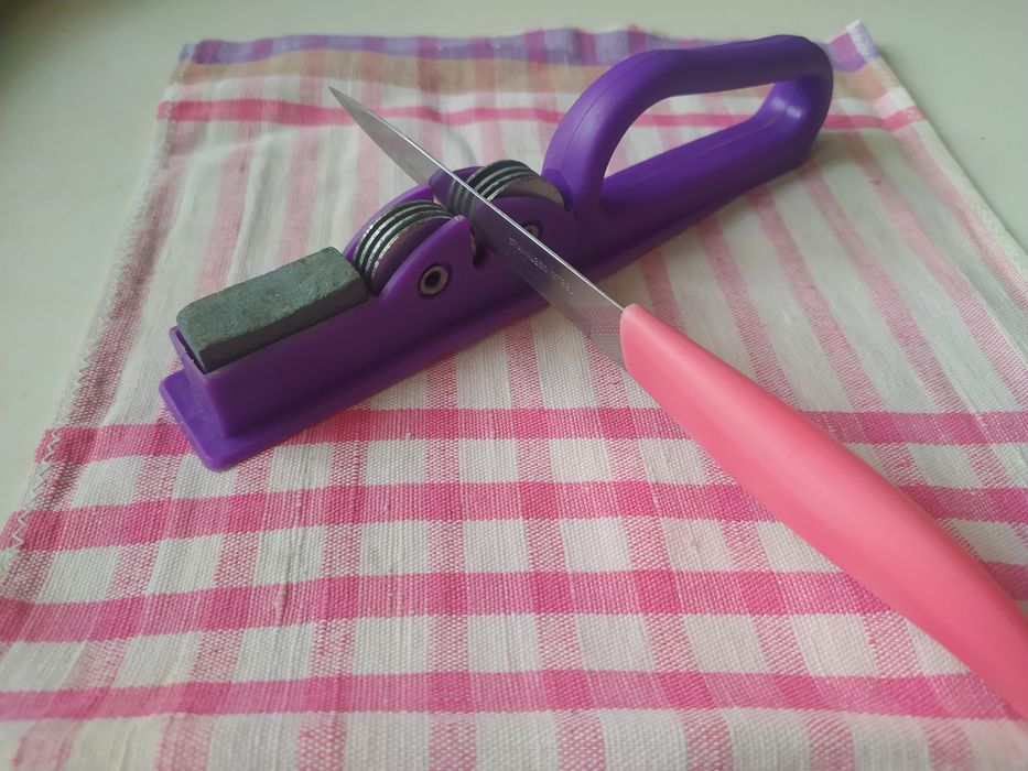 Продаются 4 вида точилок для ножей. В отличном состоянии.