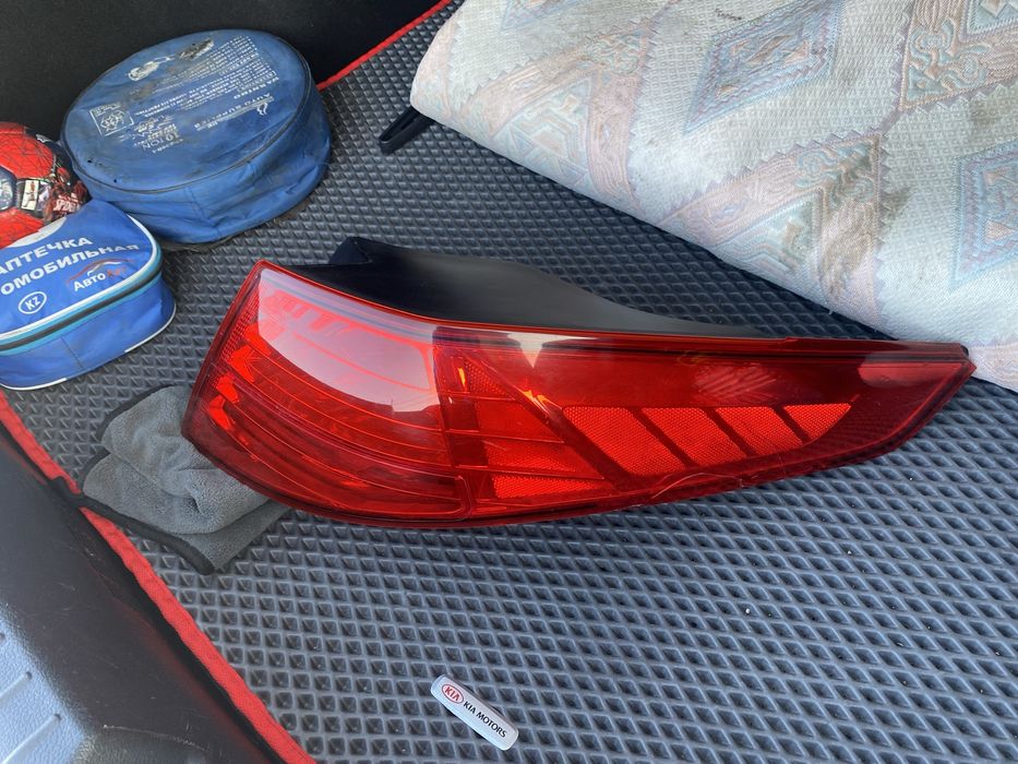 Продам задний фонарь Kia Optima