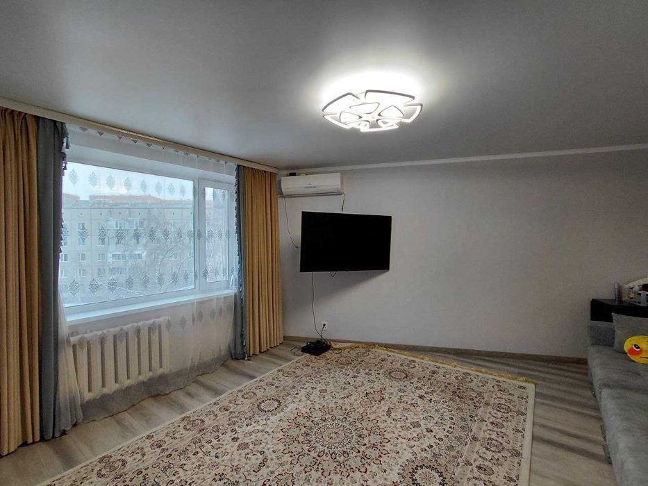 Продам 4 ком кв 8 мкр