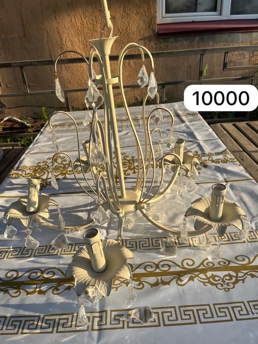 Продам люстры и бра .