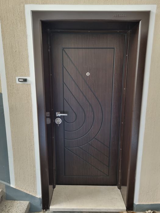 Продава се Тристаен апартамент в Ловеч, Широк център - 70 кв.м за 1152 €/кв.м - Снимка #1