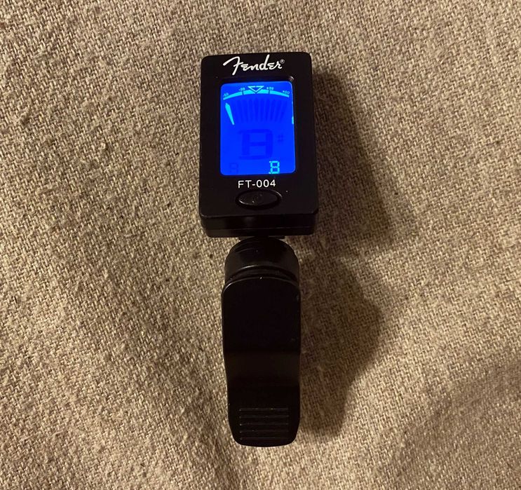 Aparat acordaj chitara Fender FT-004 tuner clip-on cromatic
