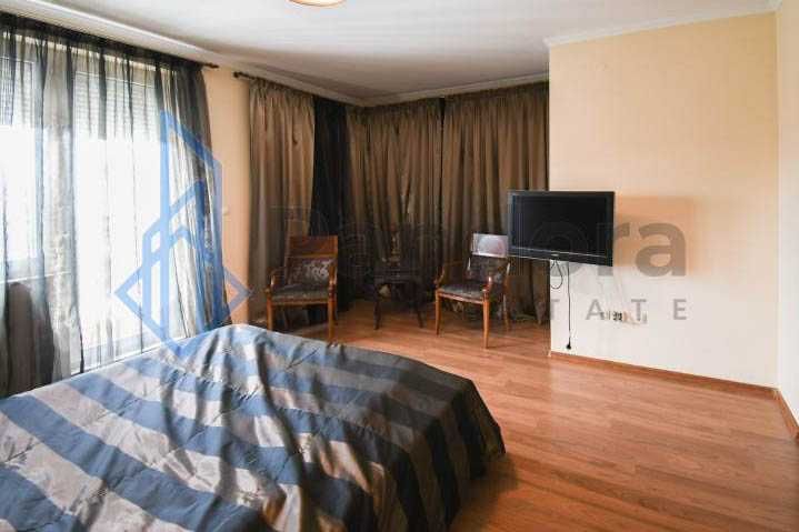 Дава се под наем Тристаен апартамент в София, Иван Вазов - 186 кв.м за 1070 € - Снимка #5