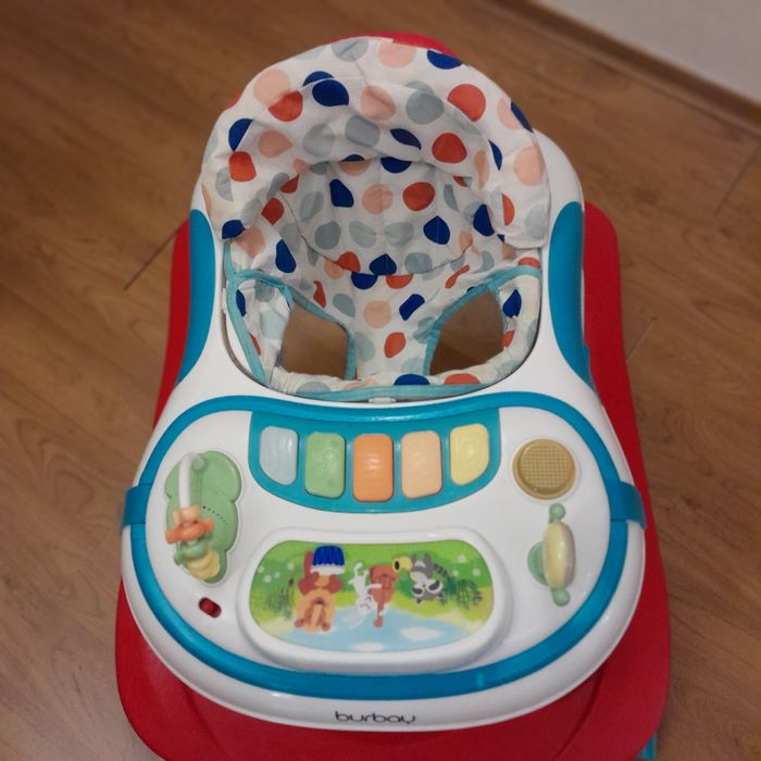 Продам кроватку,  ходунки.