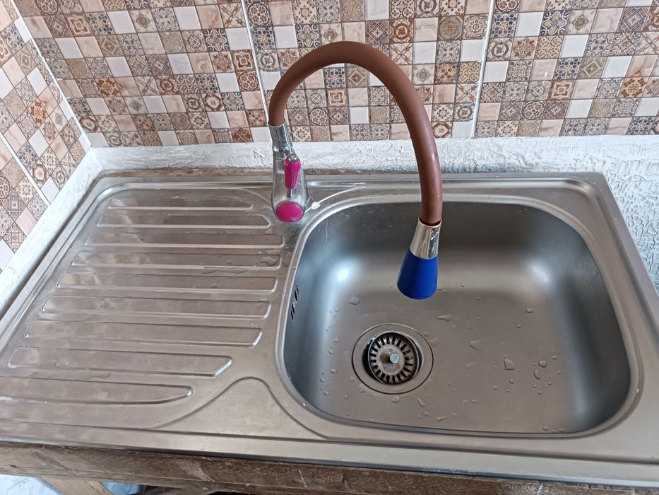 Раковина вместе со смесителям