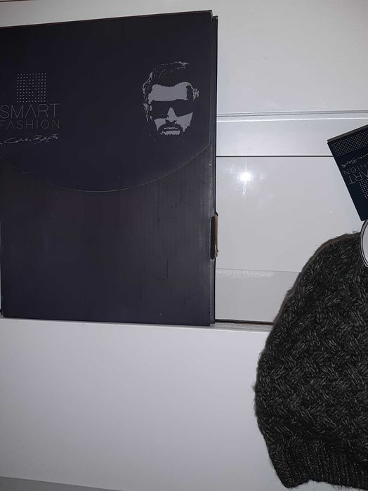 Caciula de barbat verde Catalin Botezatu-nou cu eticheta-cutie cadou