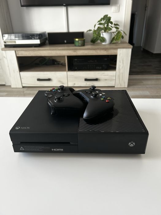 Xbox One / 1 TB / 2 manete