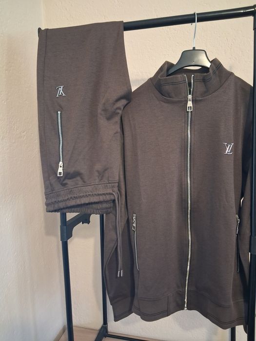 Екип на  LOUIS VUITTON