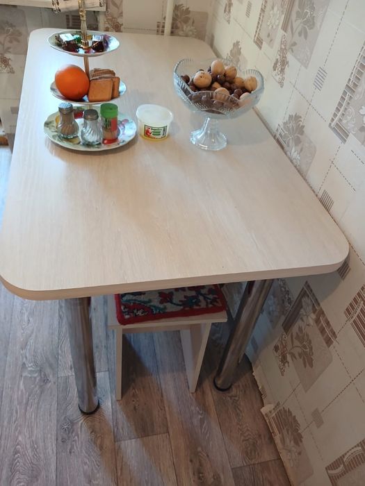 Продам кухонный стол