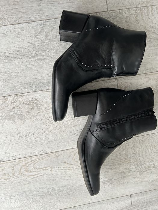 Botine negre din piele model deosebit Benvenuti marime 37