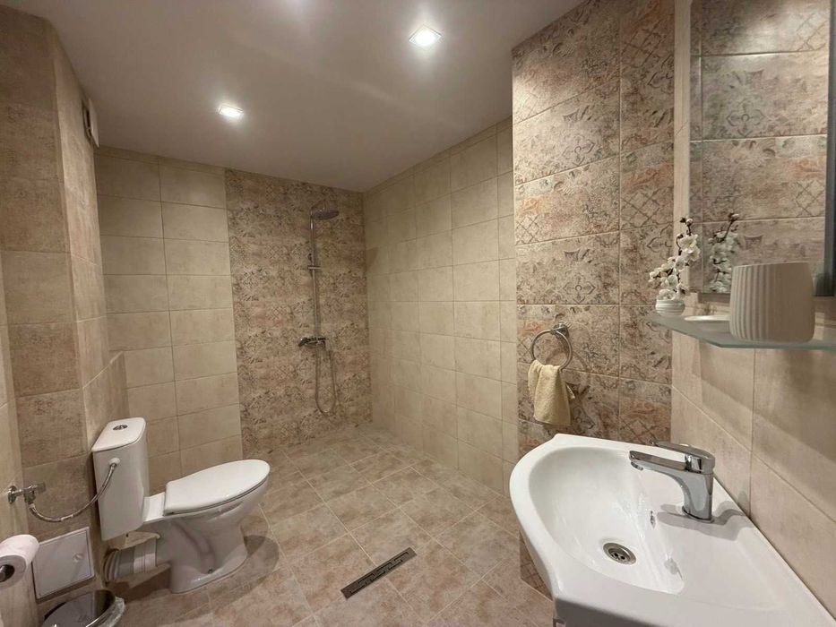 Продава се Тристаен апартамент в Велико Търново, Колю Фичето - 106 кв.м за 1595 €/кв.м - Снимка #13