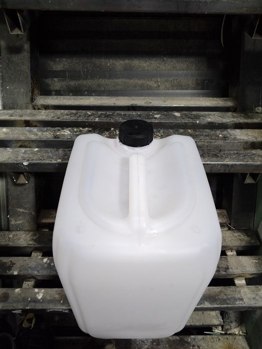 Продам канистры 20кг,24 кг