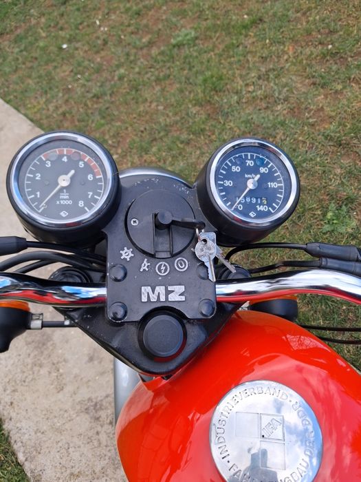 Продавам MZ150със документи