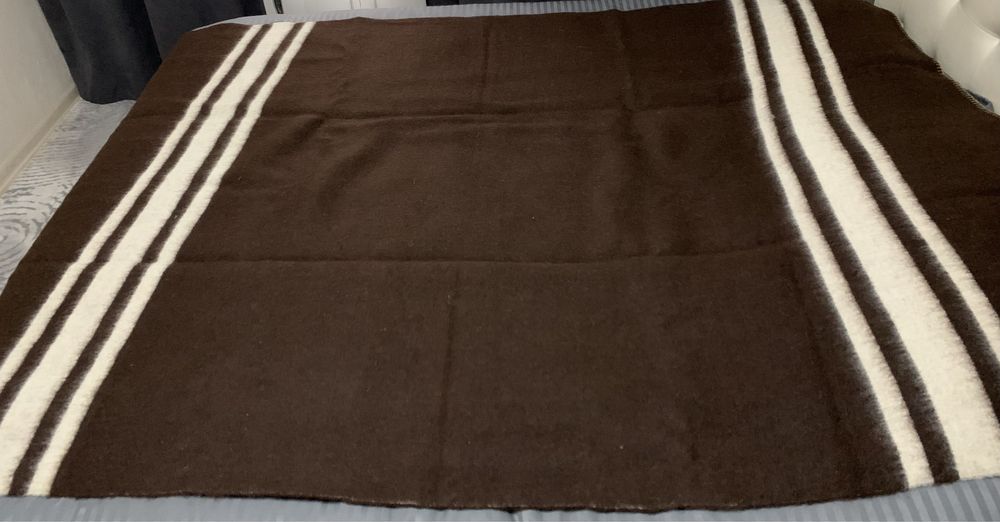 Два броя чисто нови вълнени одеяла