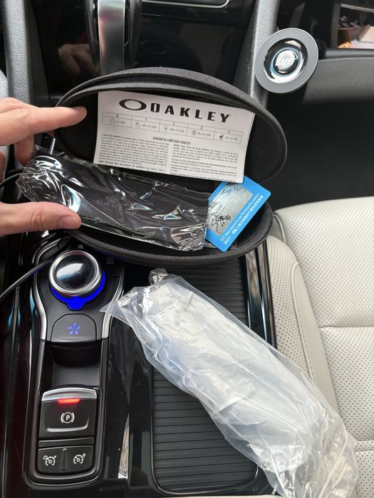 сoлнцeзaщитные очки Оаklеy