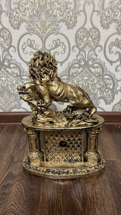 Сувенир Лев с часами/suvenir soatli Sher