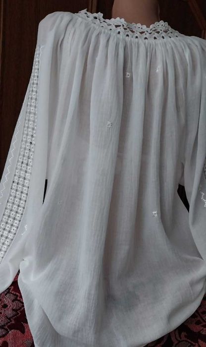 Ie/ camasa traditionala cusuta manual cu matase