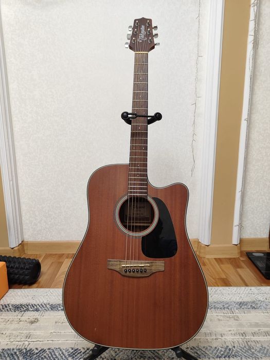Продам электроакустическую гитару Takamine.