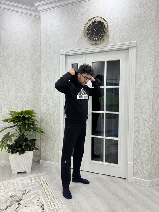 Адидас спортвный костюм,  двойка, весенние